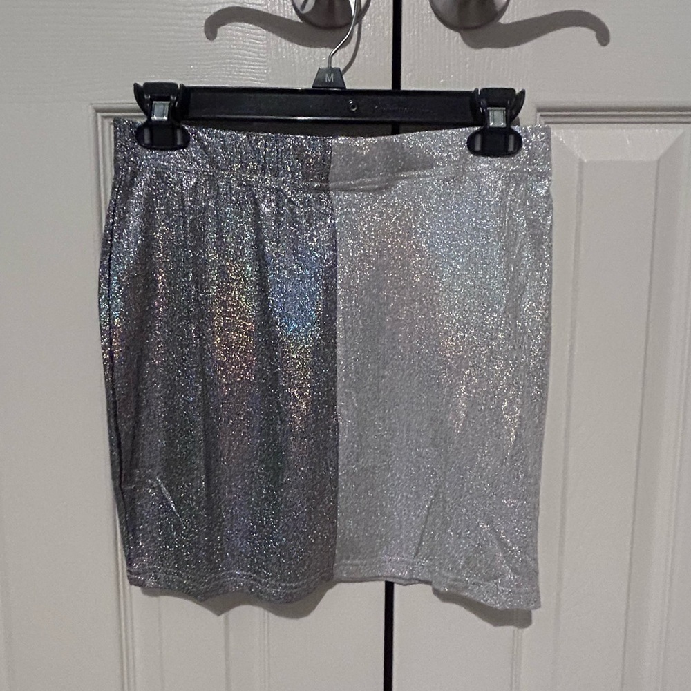$2 W/ BUNDLE SHEIN Sparkly Two-Tone Skirt Size M